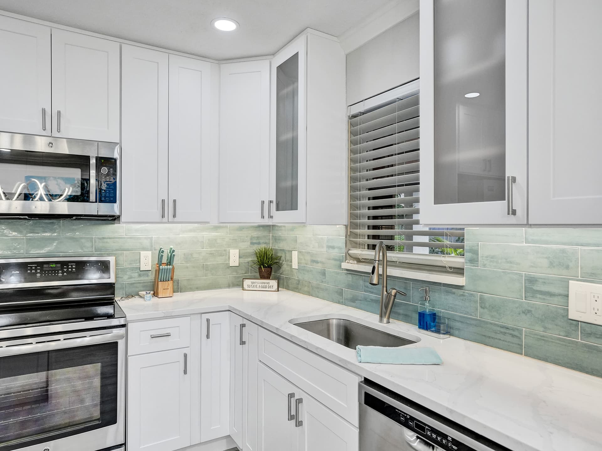 Marbella Sunlit Escape - Image 16