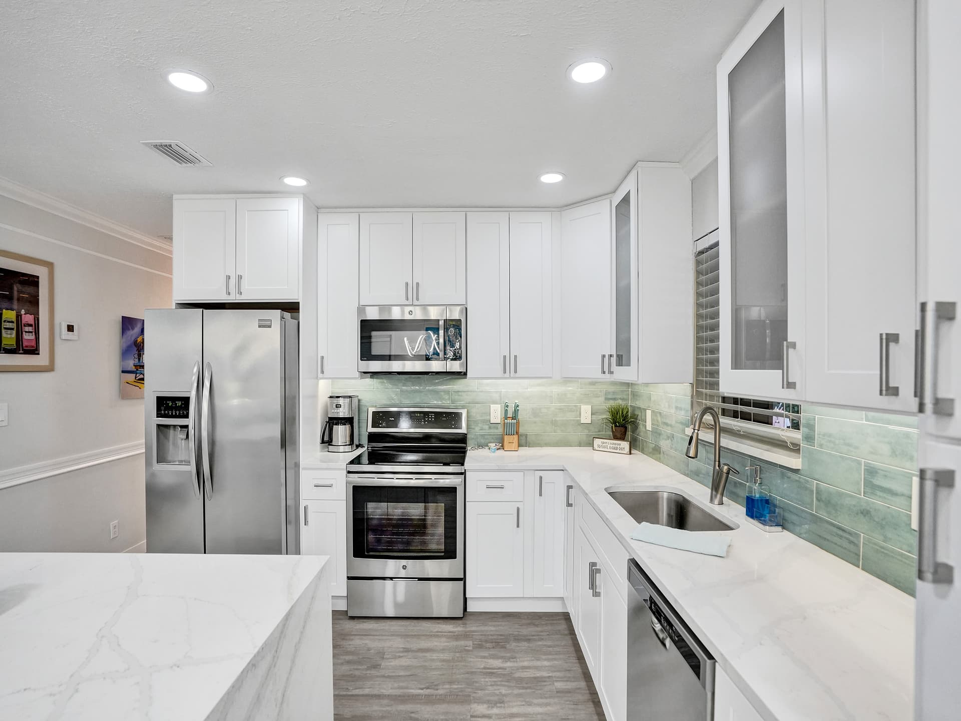 Marbella Sunlit Escape - Image 17