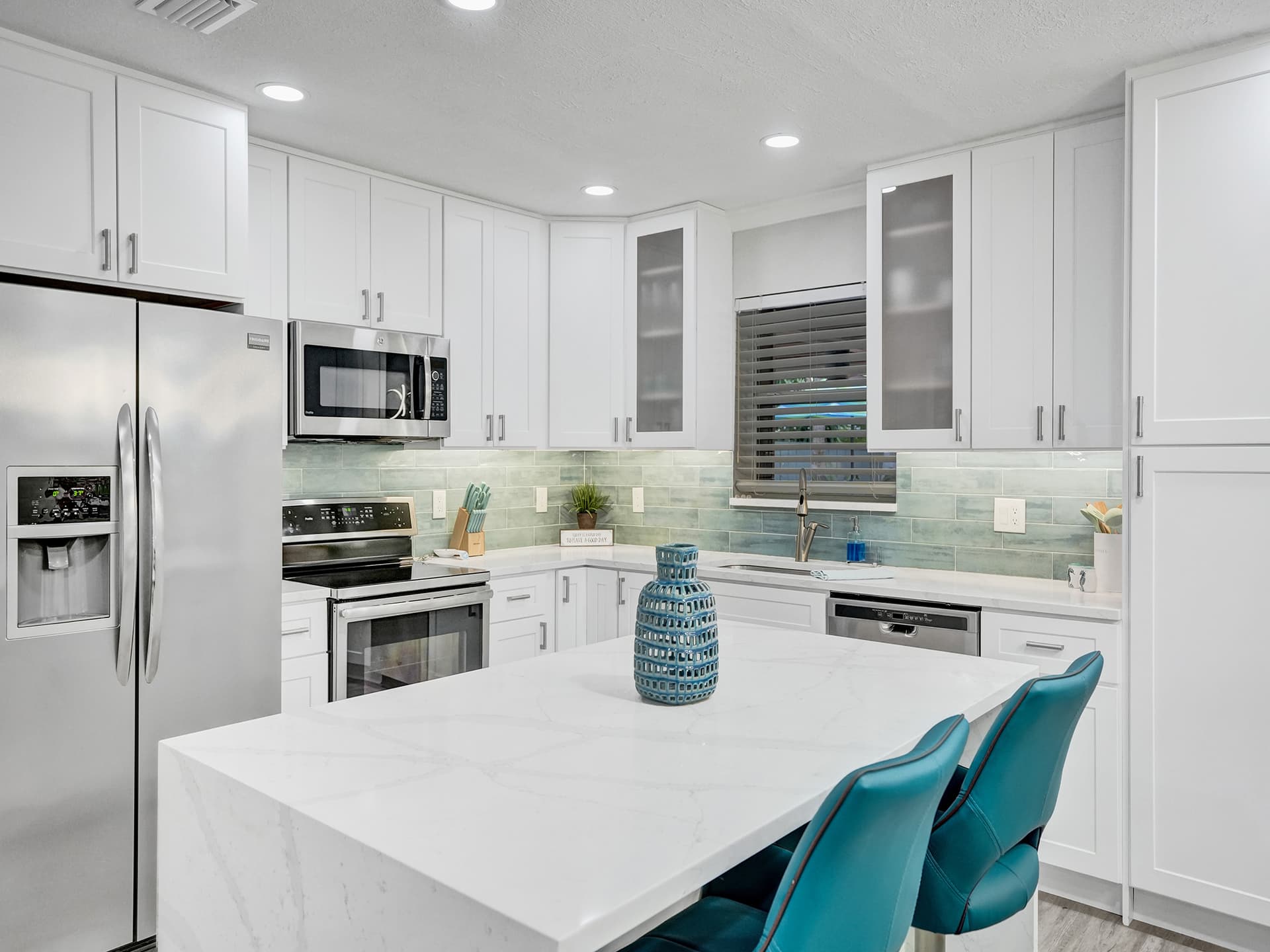 Marbella Sunlit Escape - Image 18