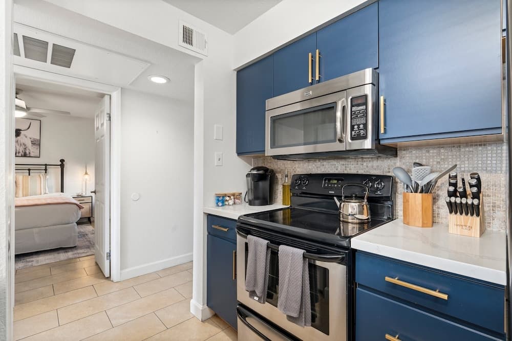 Maya Motel - Image 23