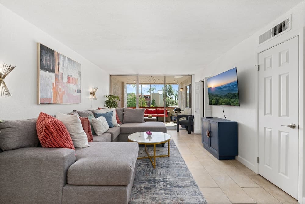 Maya Motel - Image 29