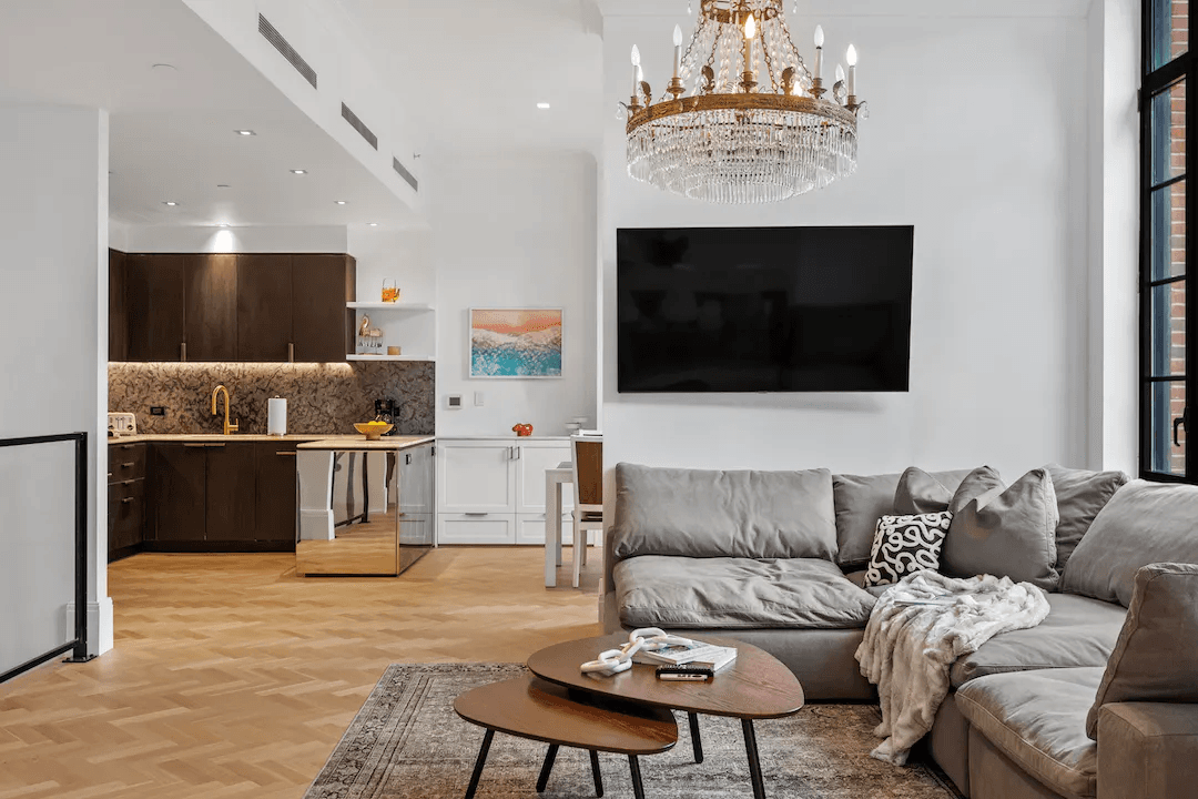 Clinton Home - Image 35