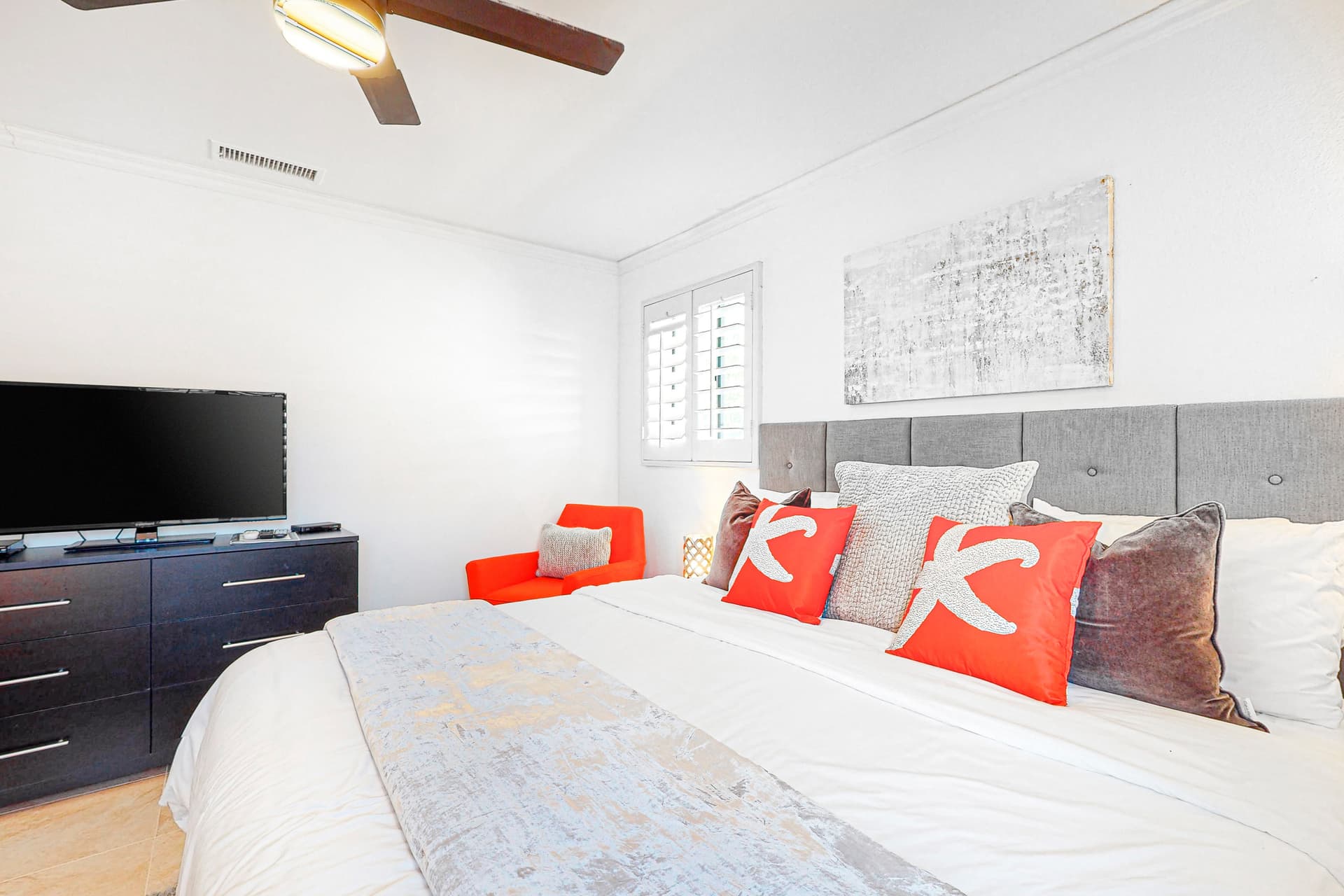 El Paseo Modern House - Image 15