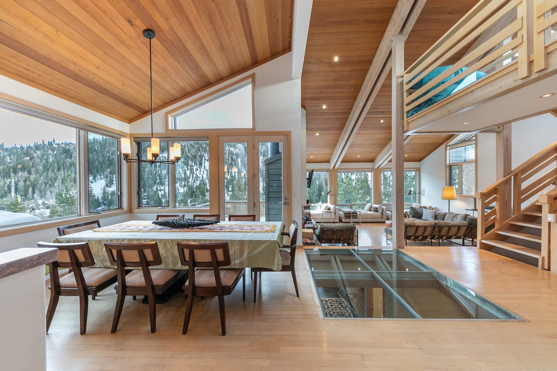 Bright Alpine Retreat - Image 3