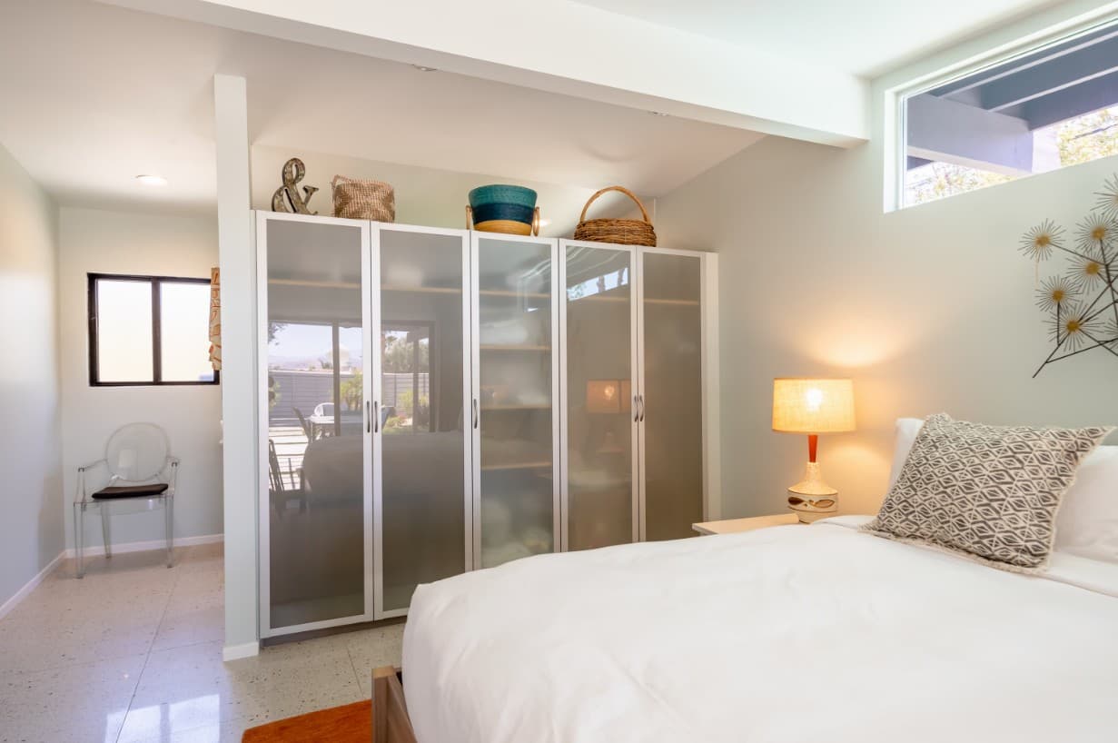 Hugh Kaptur's Mid Century Modern Oasis - Image 37