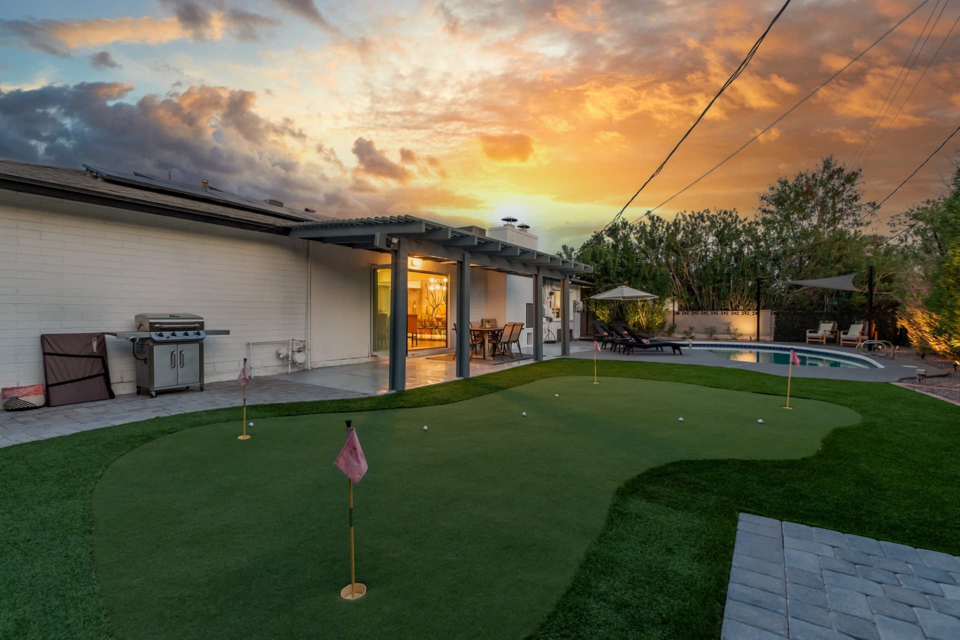 Ochenta Modern Poolhouse - Image 37