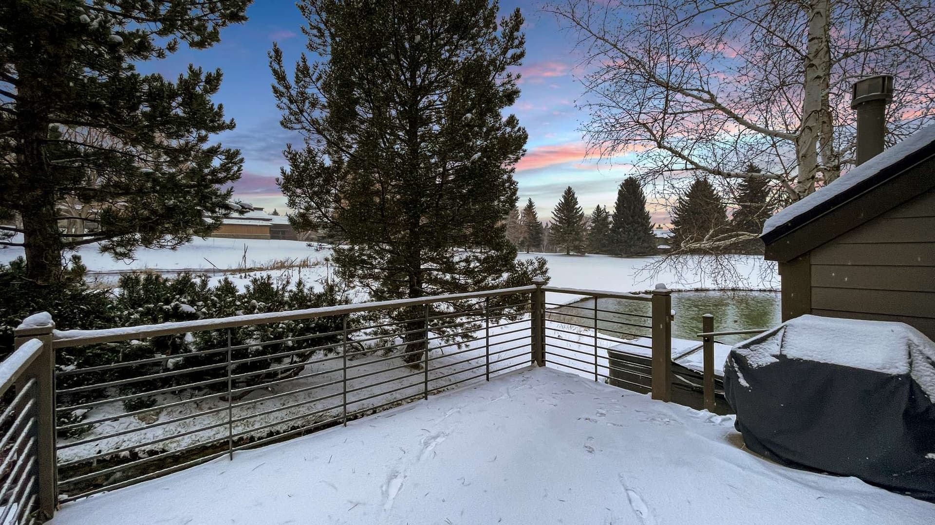 Whispering Waters Chalet - Image 18