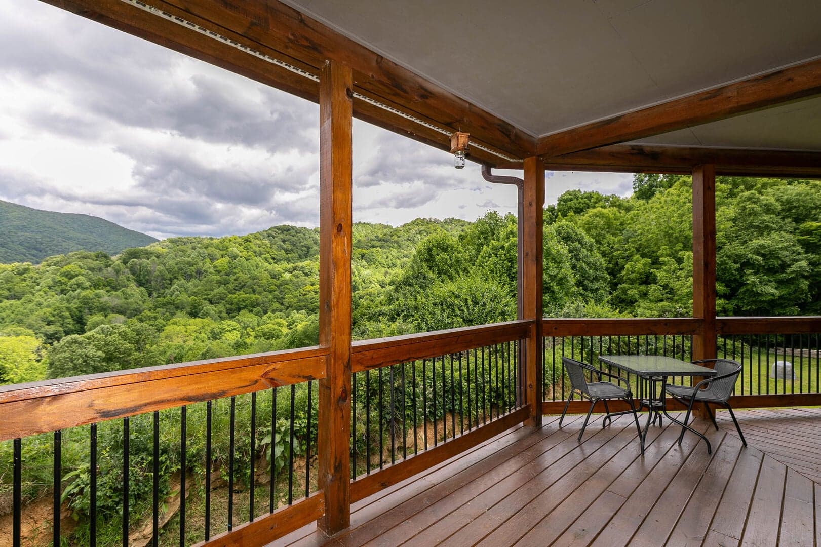 Mountain Range Retreat - Image 3