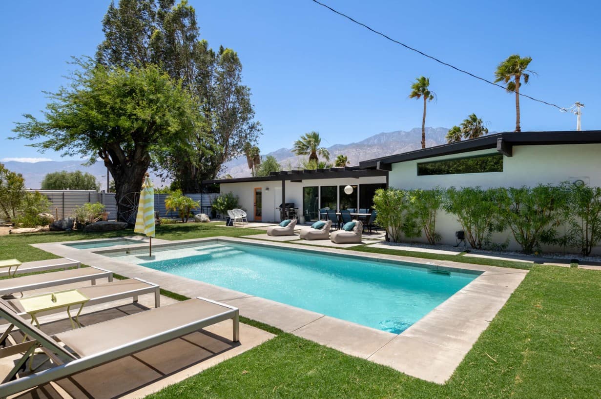 Hugh Kaptur's Mid Century Modern Oasis - Image 46