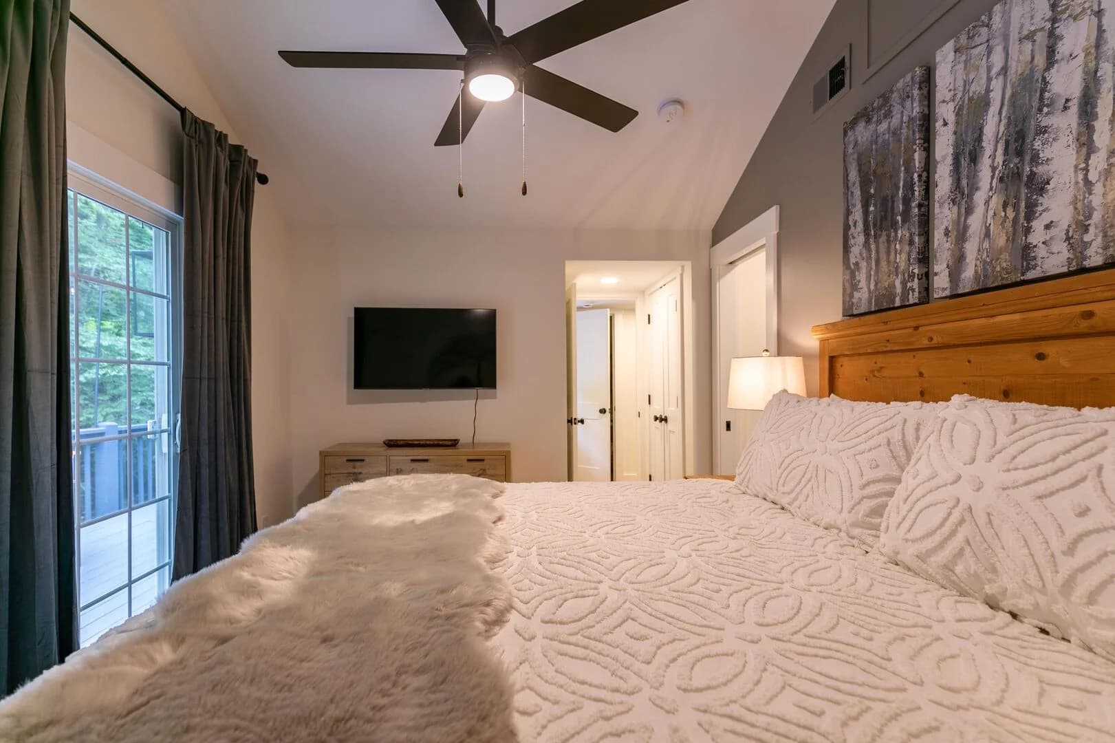 Riverside Retreat - Image 13