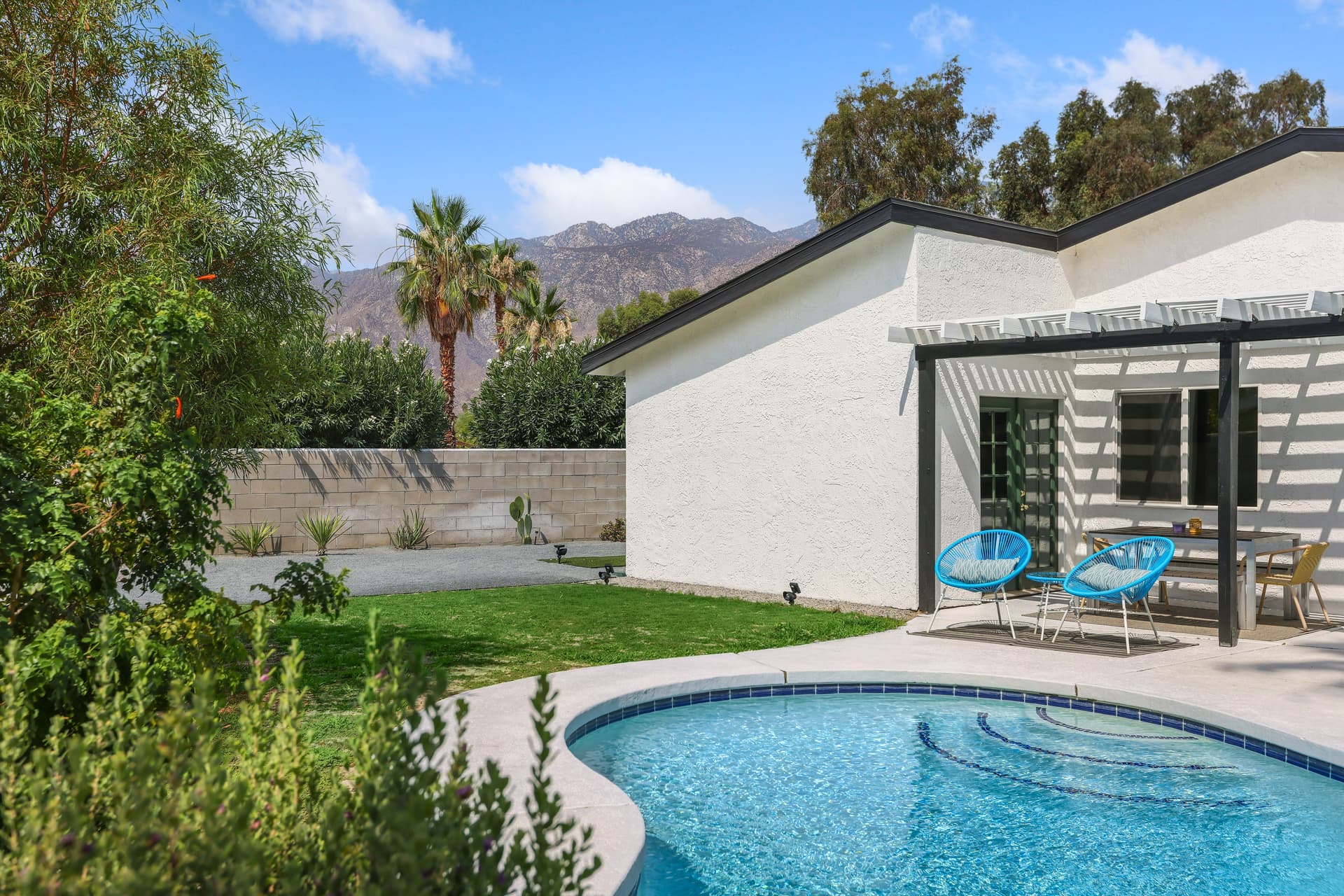 Desert Green Serenity - Image 1