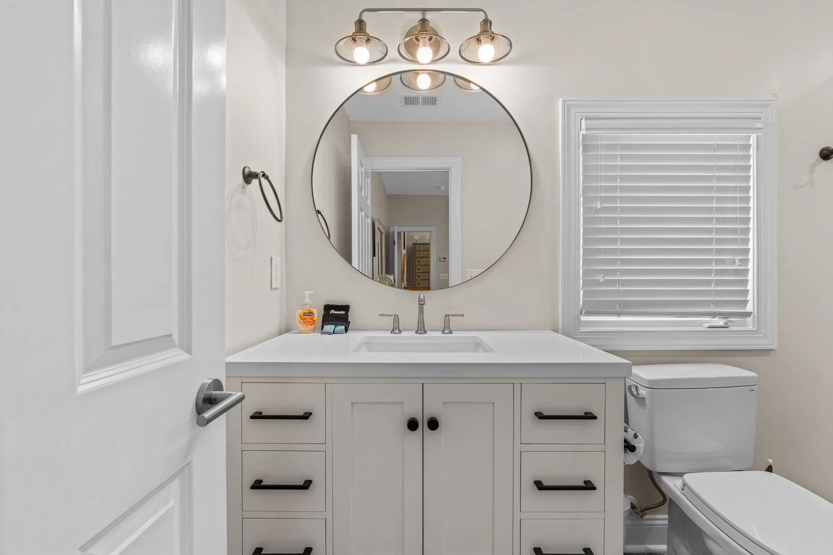 Southern Charm Retreat - Image 43