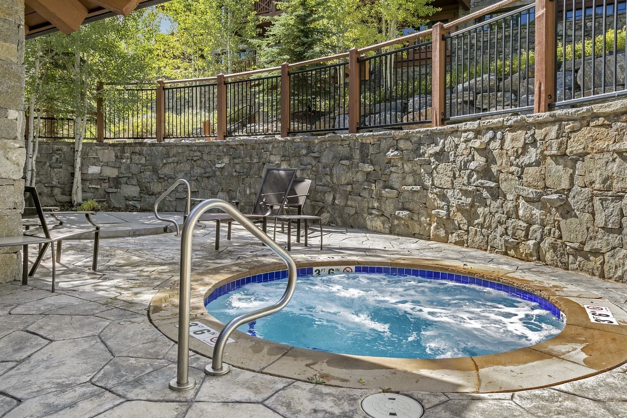 Snowflake Chateau At Hummingbird Lodge - Image 6