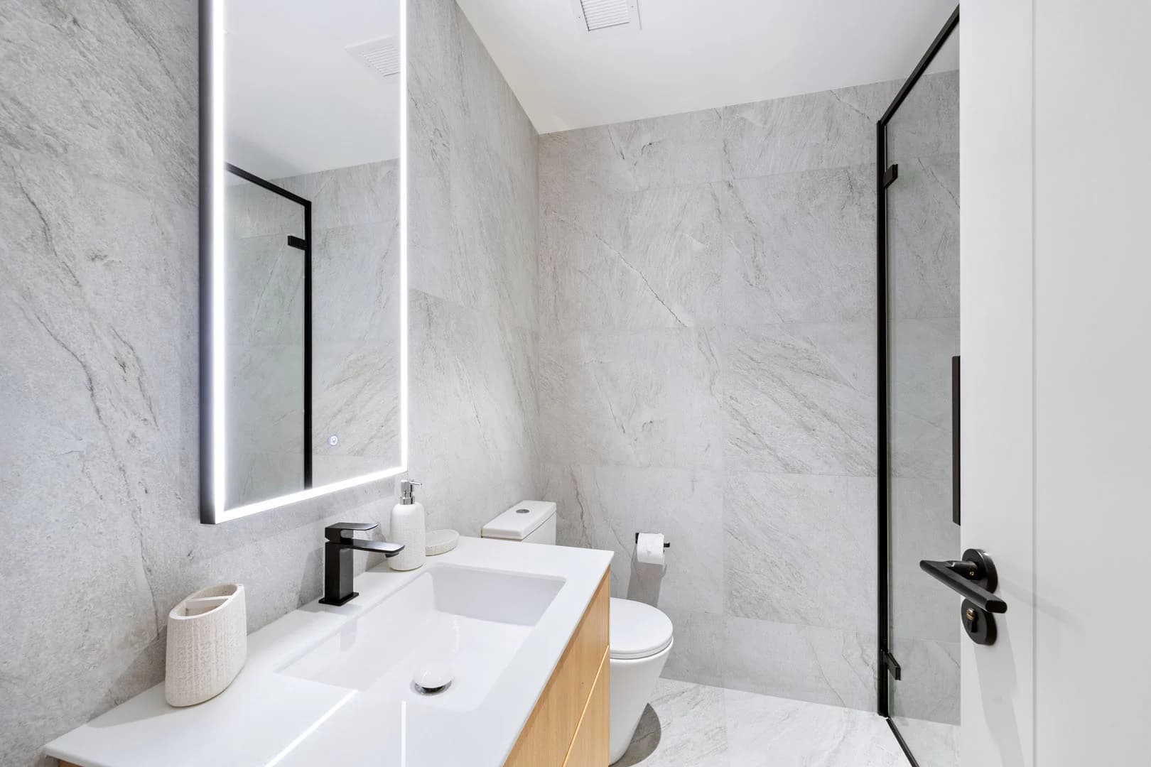 Allure #204 - Image 6