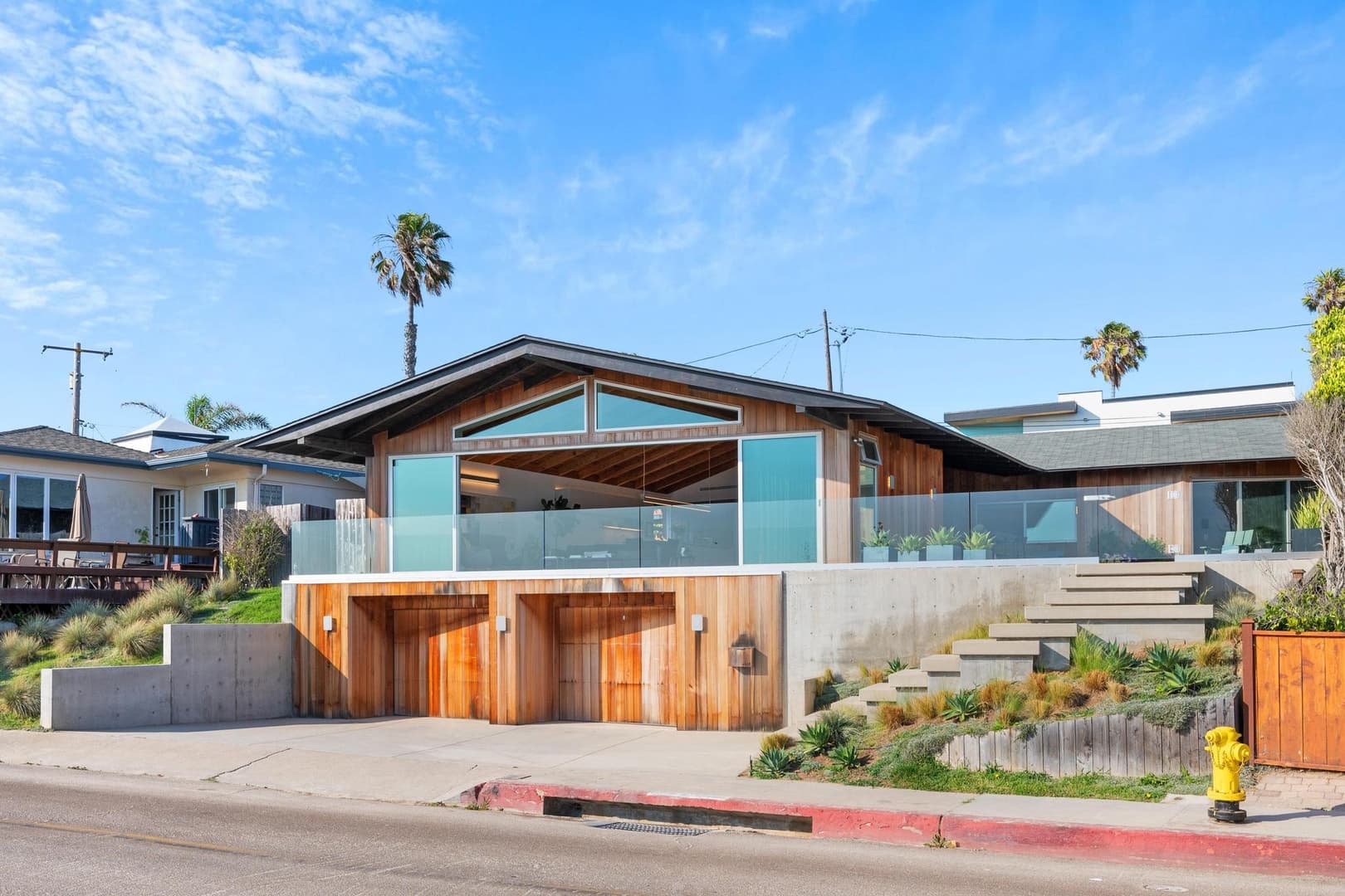 Beachfront Modern Retreat - Image 1