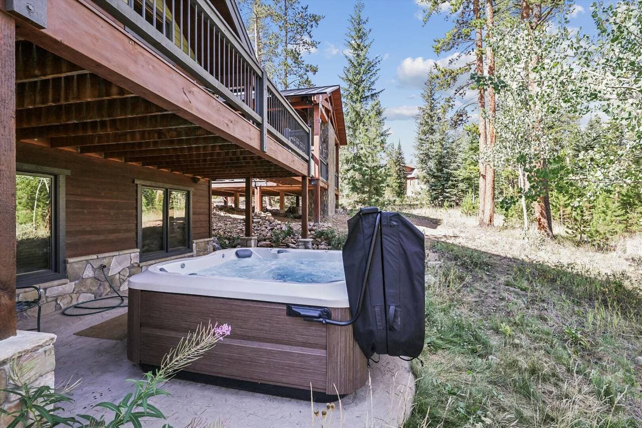 Pine Needle Lodge - Image 2