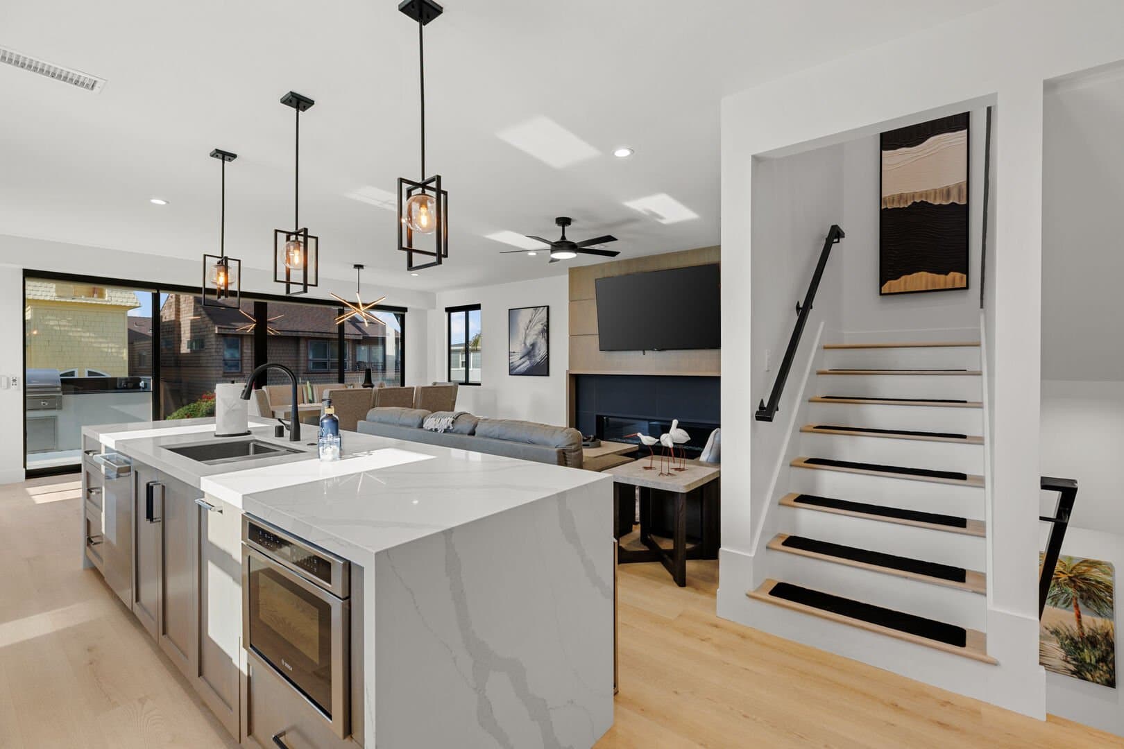 Modern Beach Vibes (Upper) - Image 10