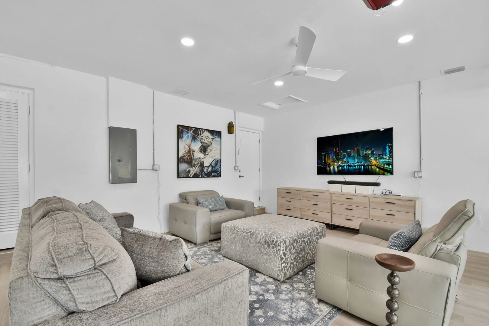 Palms and Playhouse - Image 25