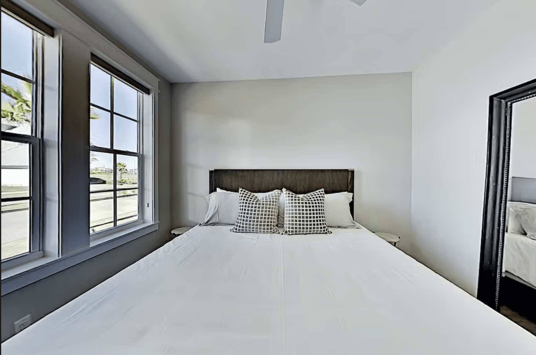 Sleek Beach Home - Image 21