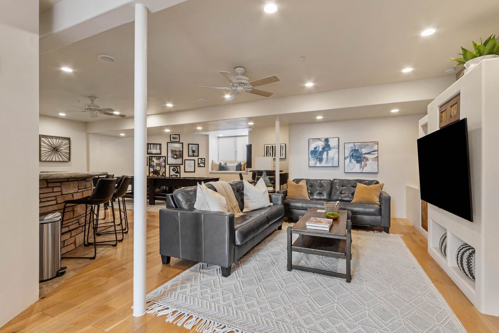 West Chateau - Image 42