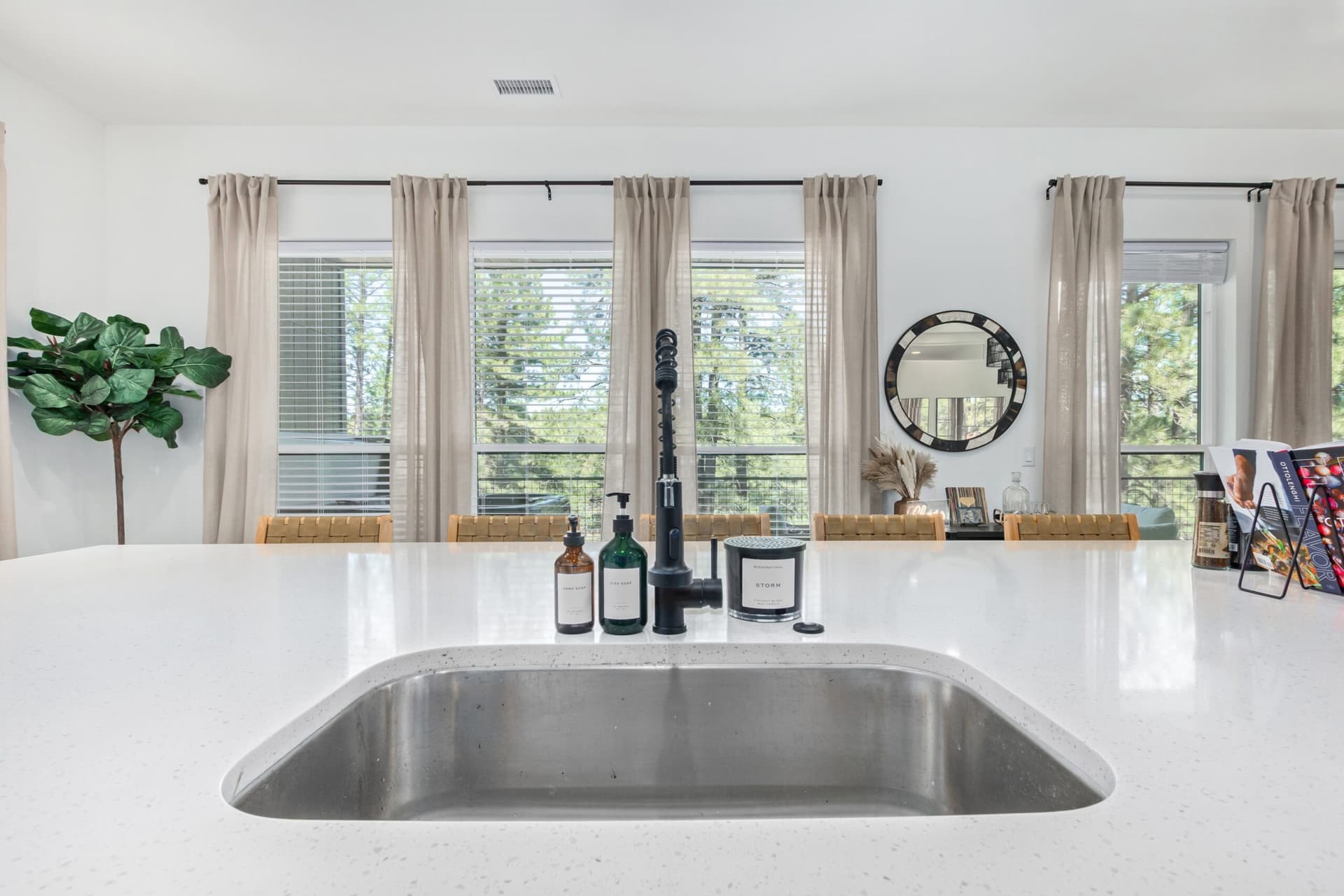 Le Cabin Noir - Image 14