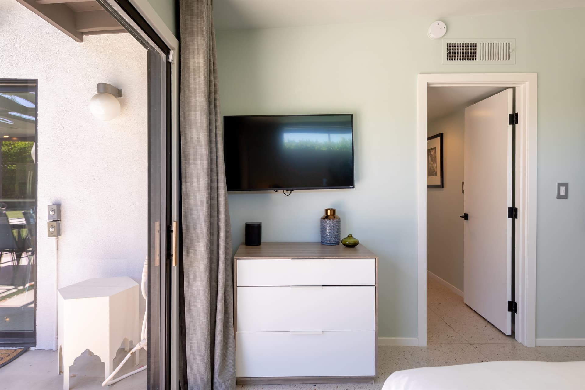 Hugh Kaptur’s Palm Springs Getaway - Image 11