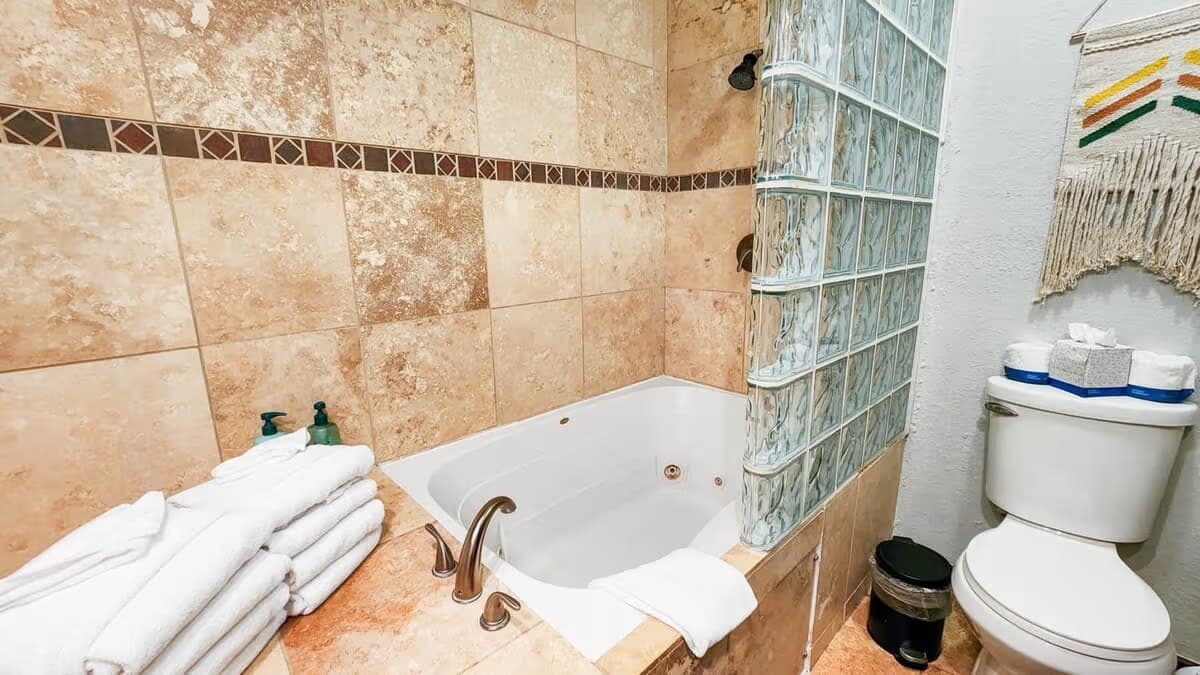 Forestlight Hideaway - Image 28