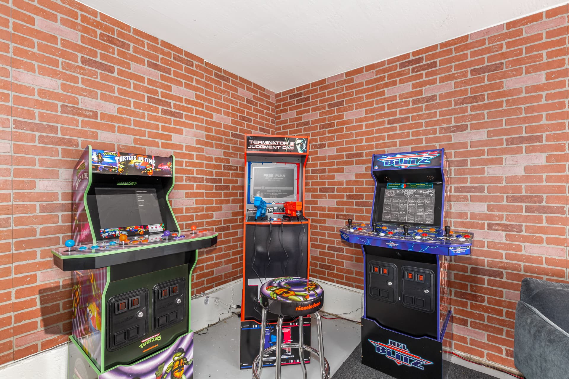 Modern Retreat - Image 32