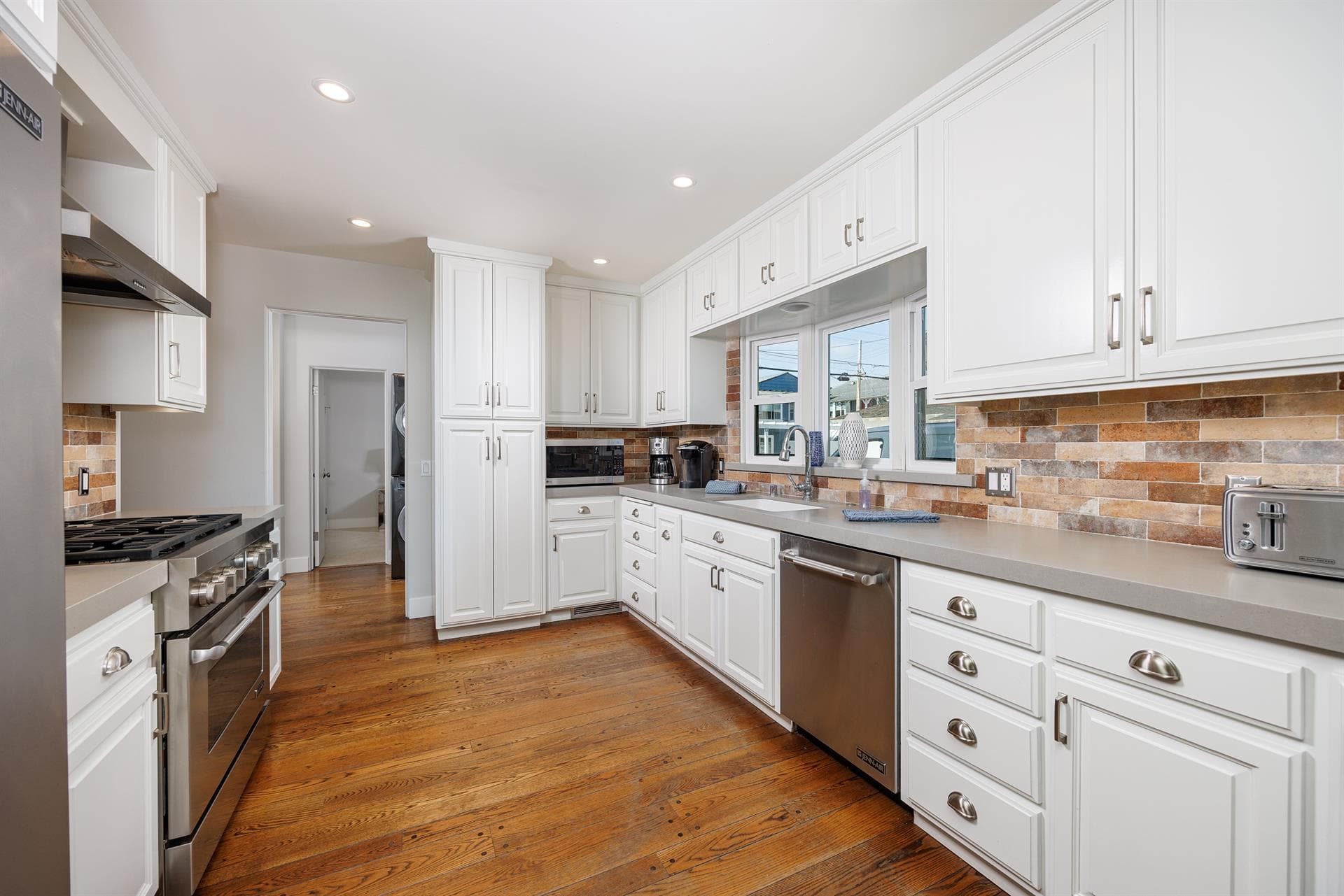 Harbor Beach Escape - Image 12