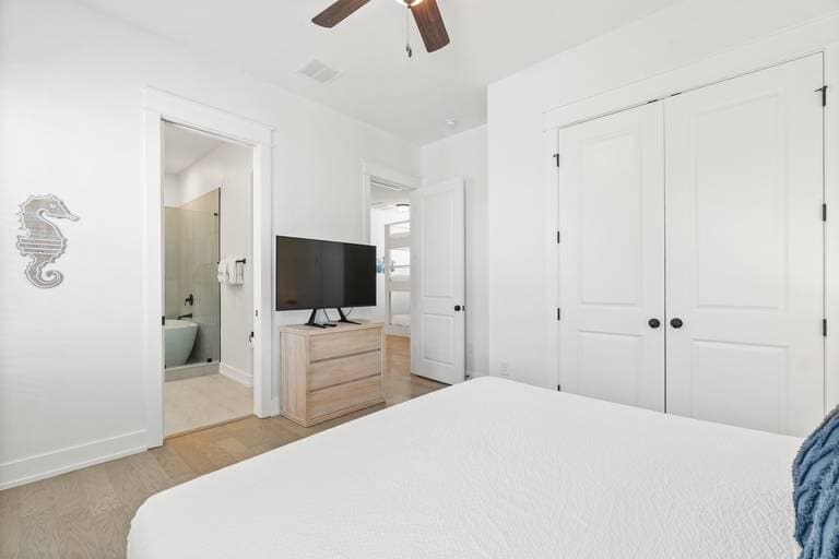 Charming Blue Haven - Image 16