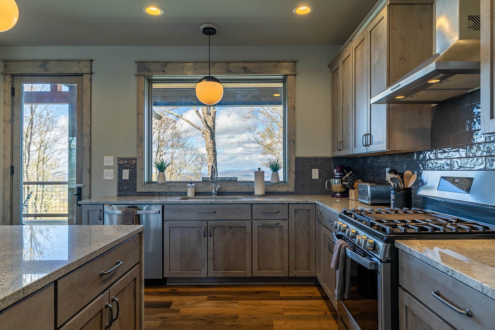 Zion House - Image 14