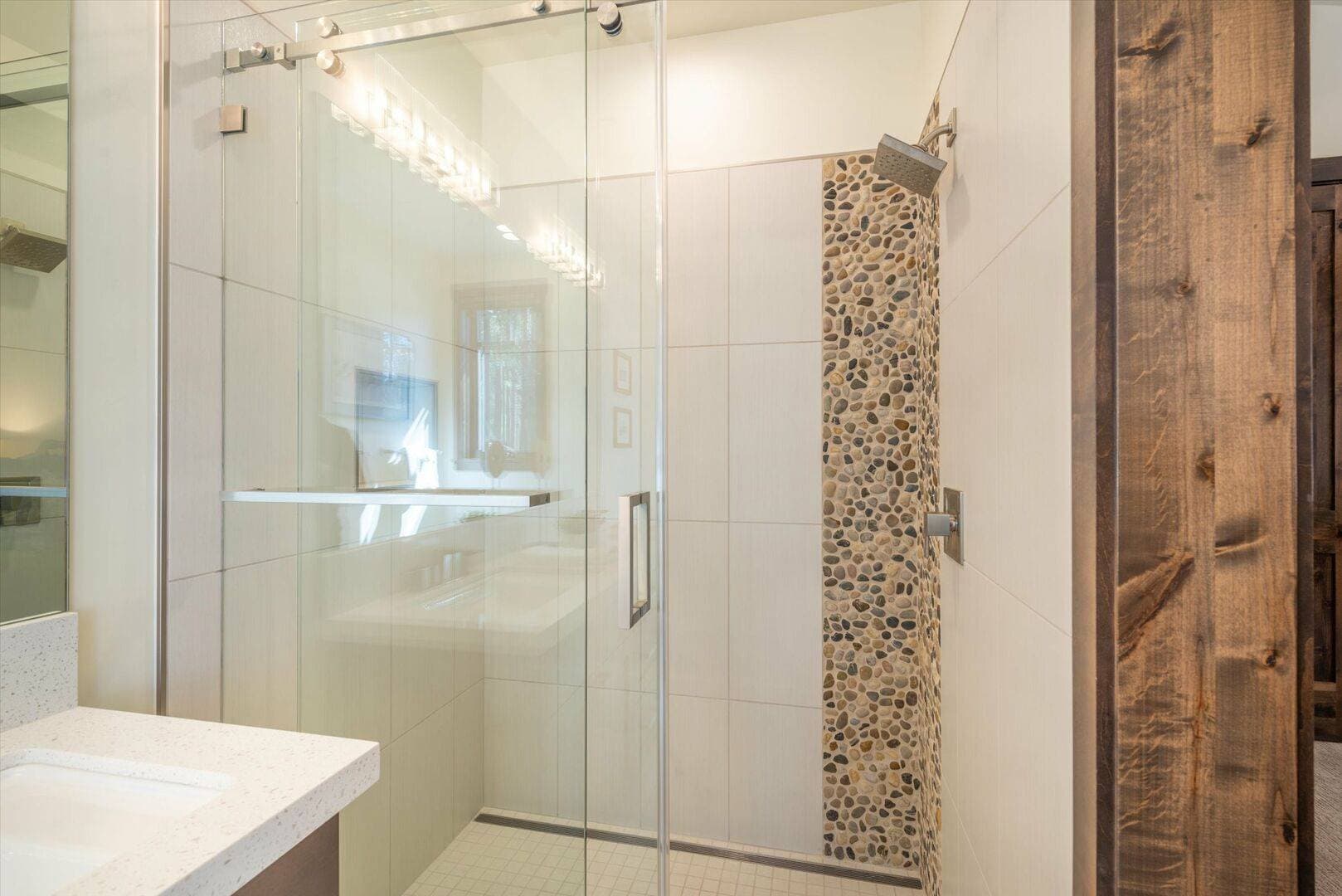 Lavish Cabin at Gray's Crossing - Image 12