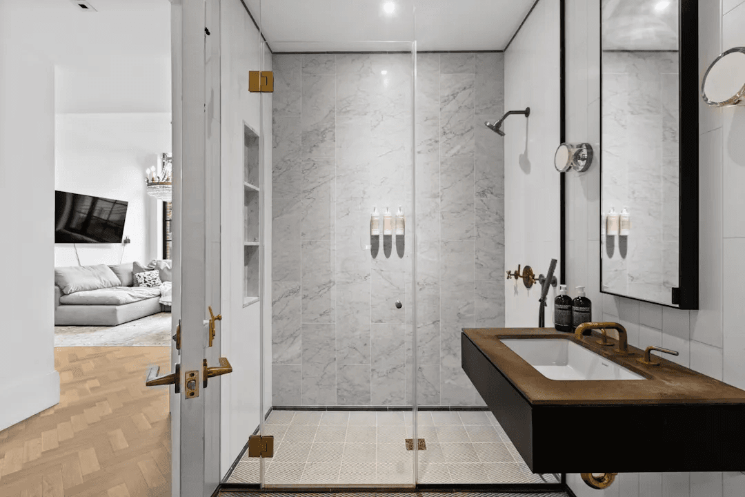 Clinton Home - Image 15