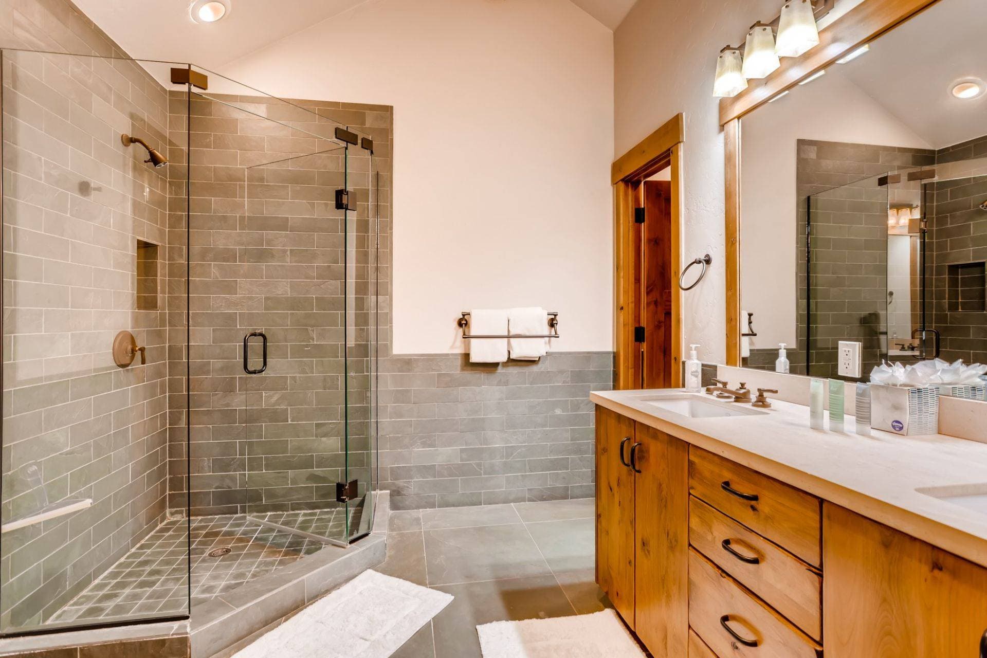 Snowy Pines House - Image 23