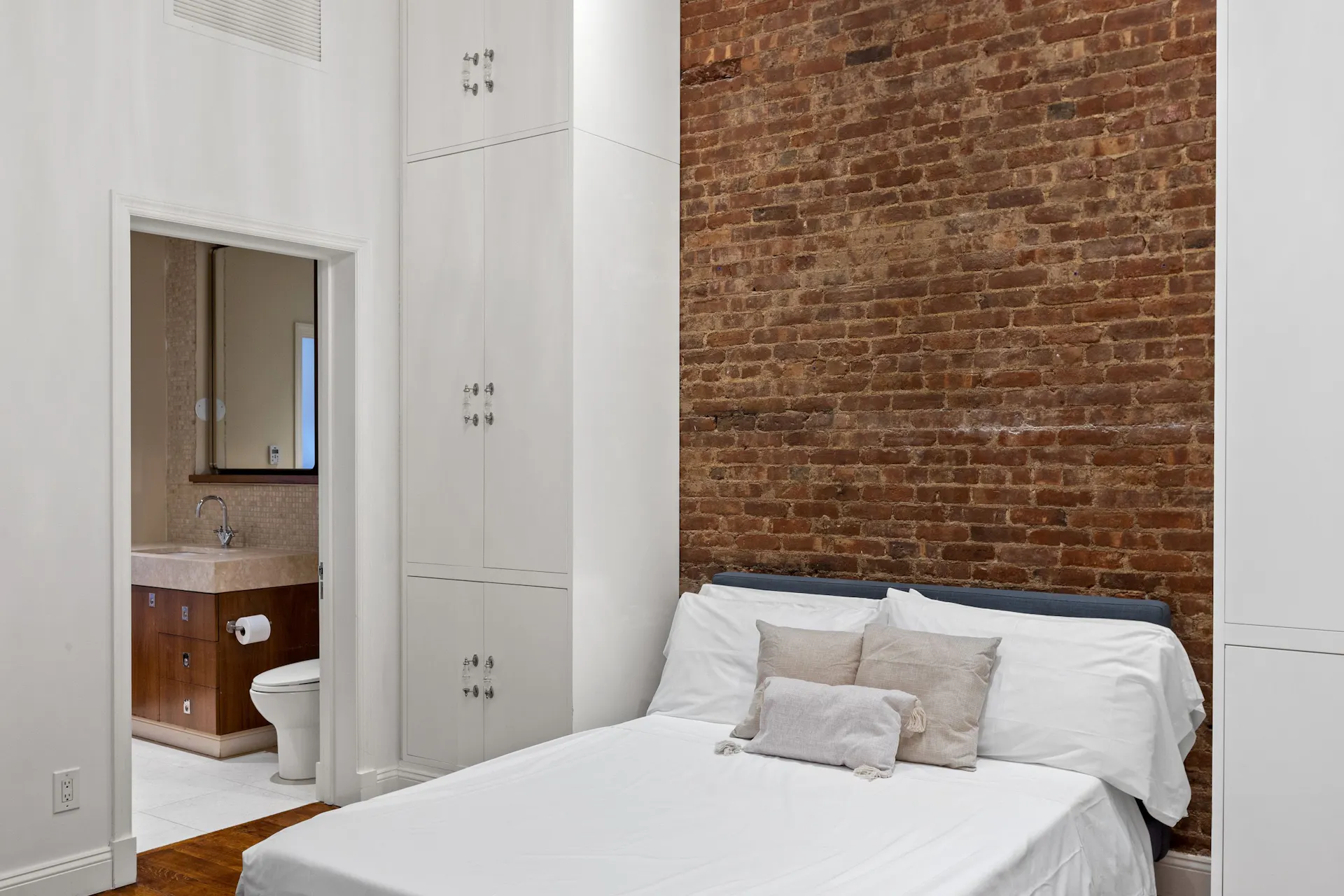 Rialto IV - Image 25