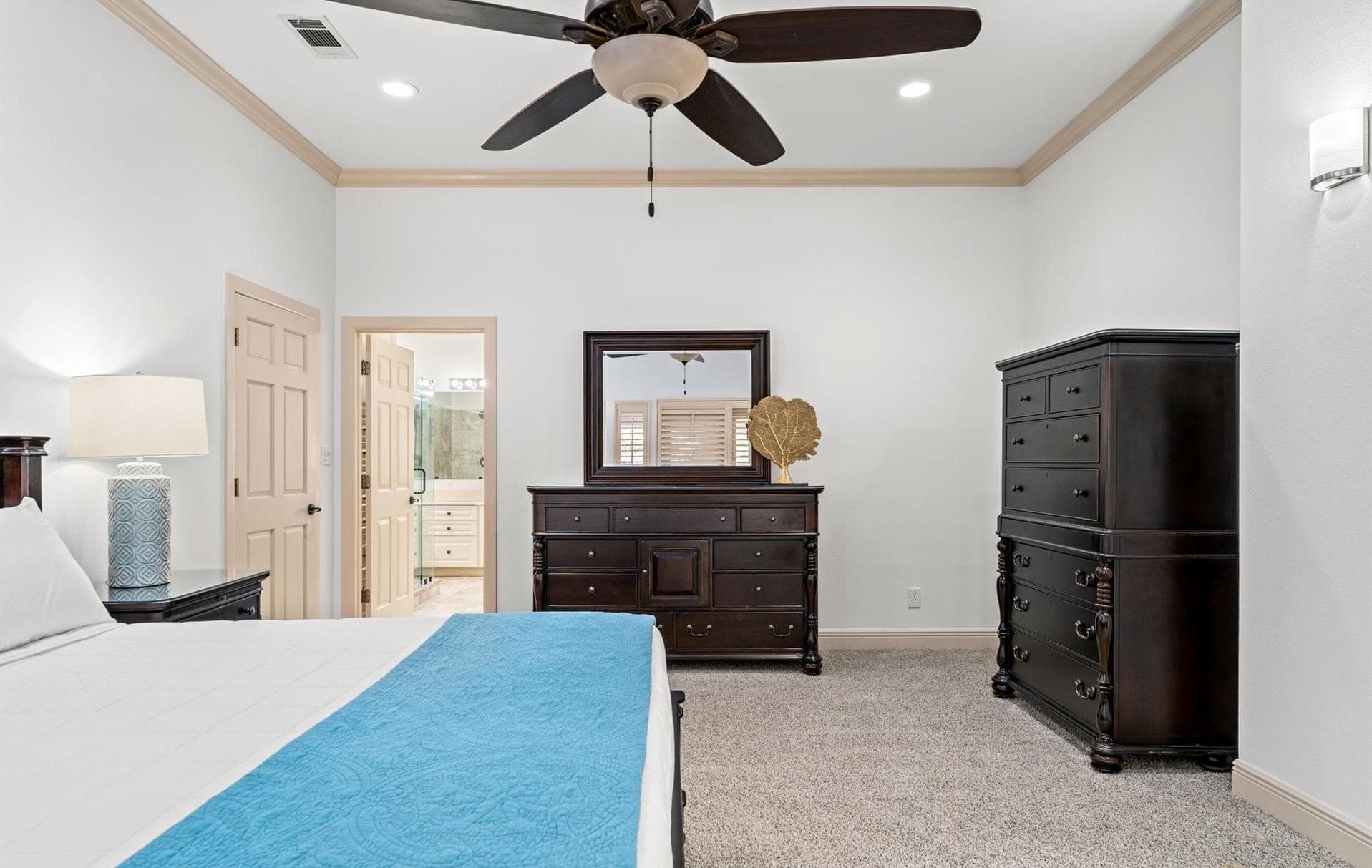 Paradise Isle - Image 41