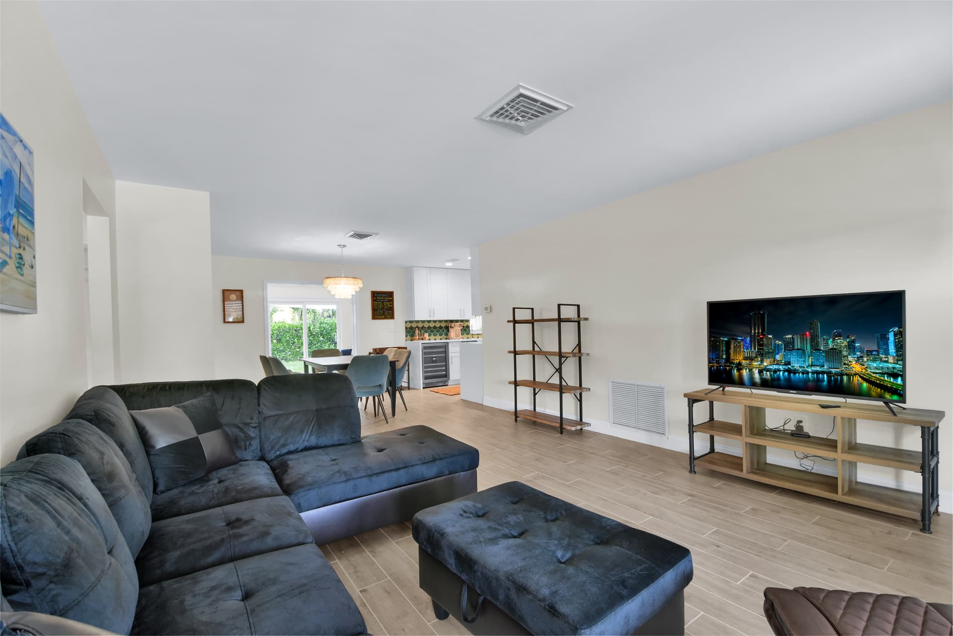 North Lake Worth Home  - Image 2