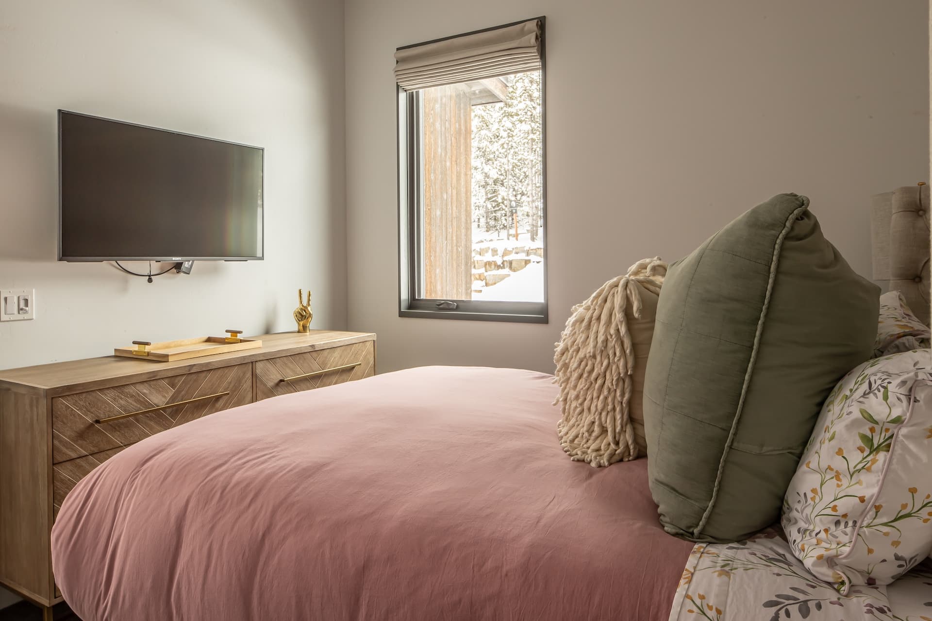 Lake Cabin #20 - Image 17