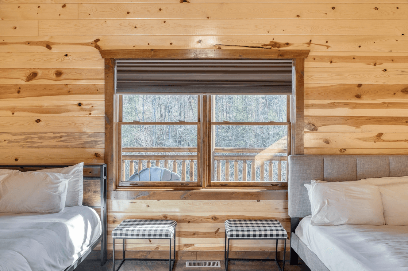 Smokey's Paradise - Image 31