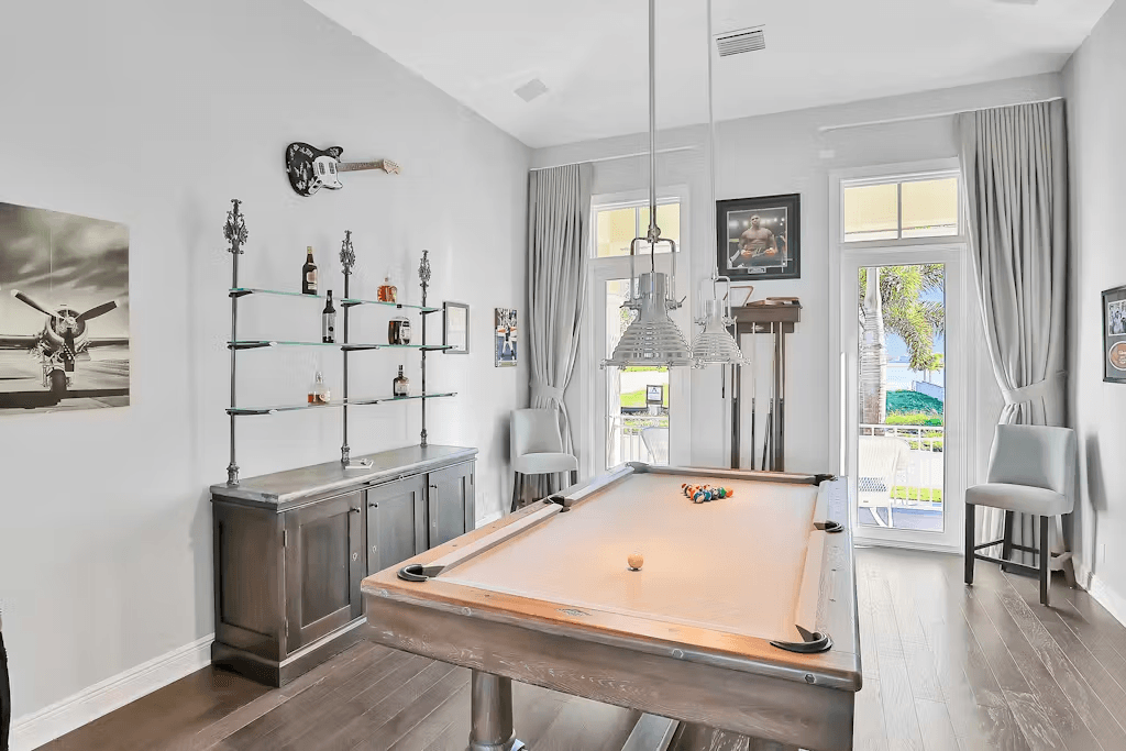 Island Estate Waterfront Villa - Image 4