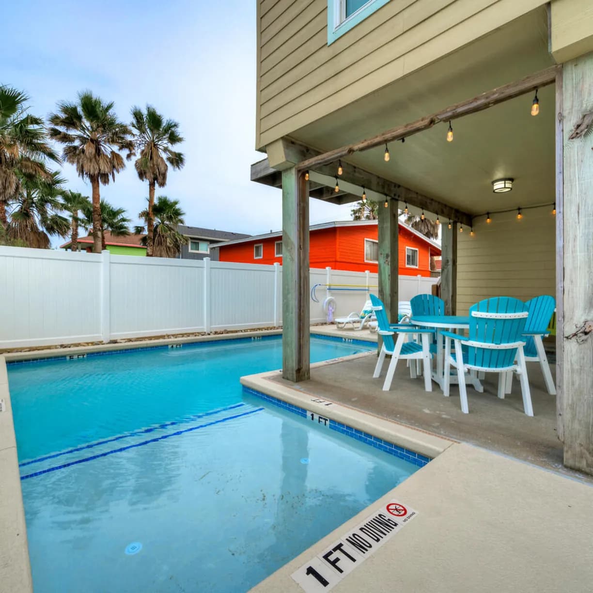 Moxy's Beach House - Image 56