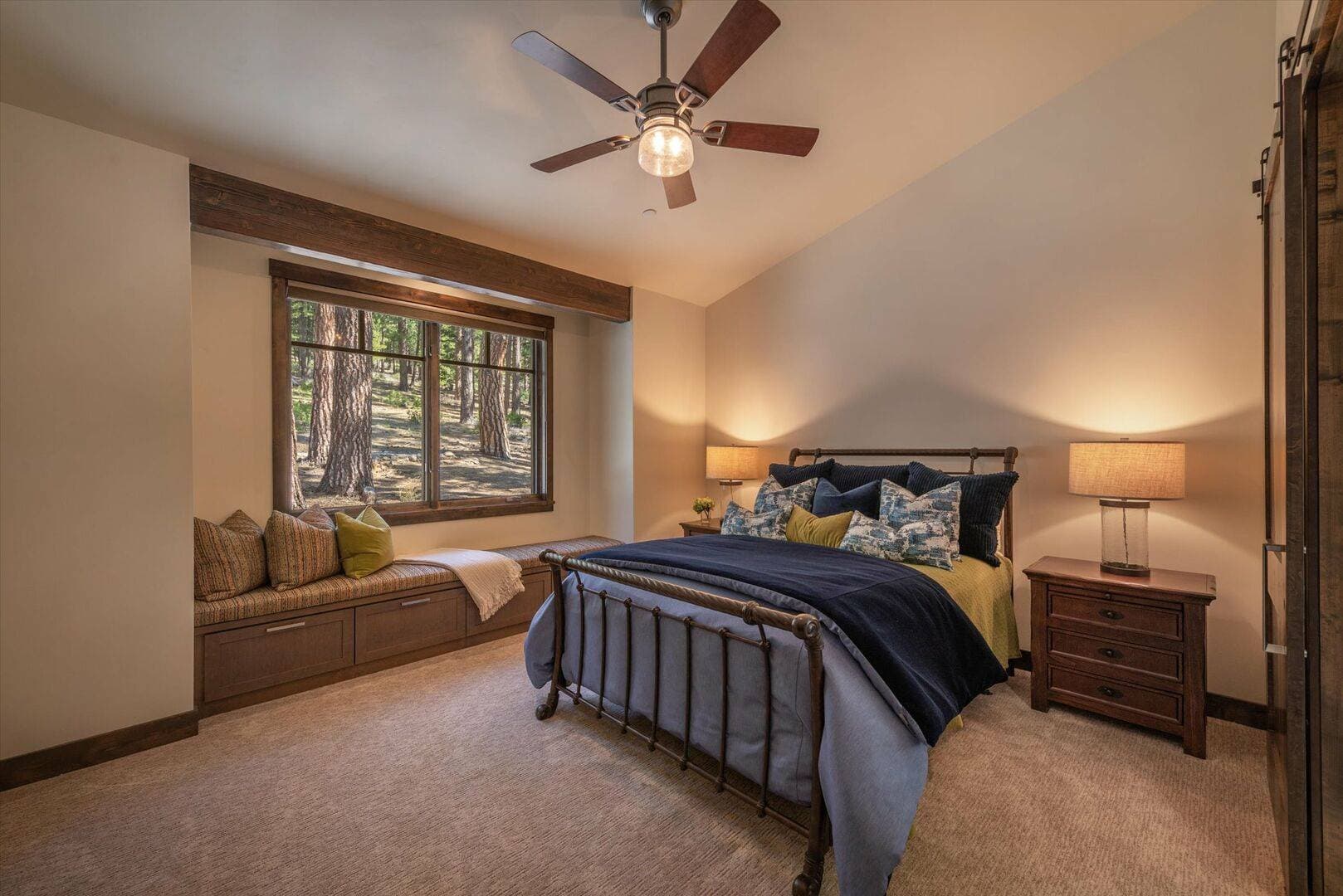 Lavish Cabin at Gray's Crossing - Image 9