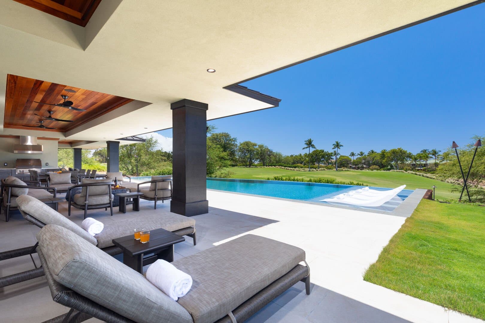 Hawaiian Elegance - Image 61