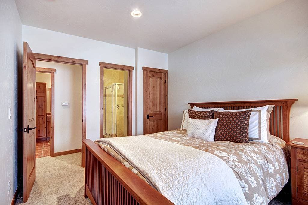 Pine Needle Lodge - Image 21