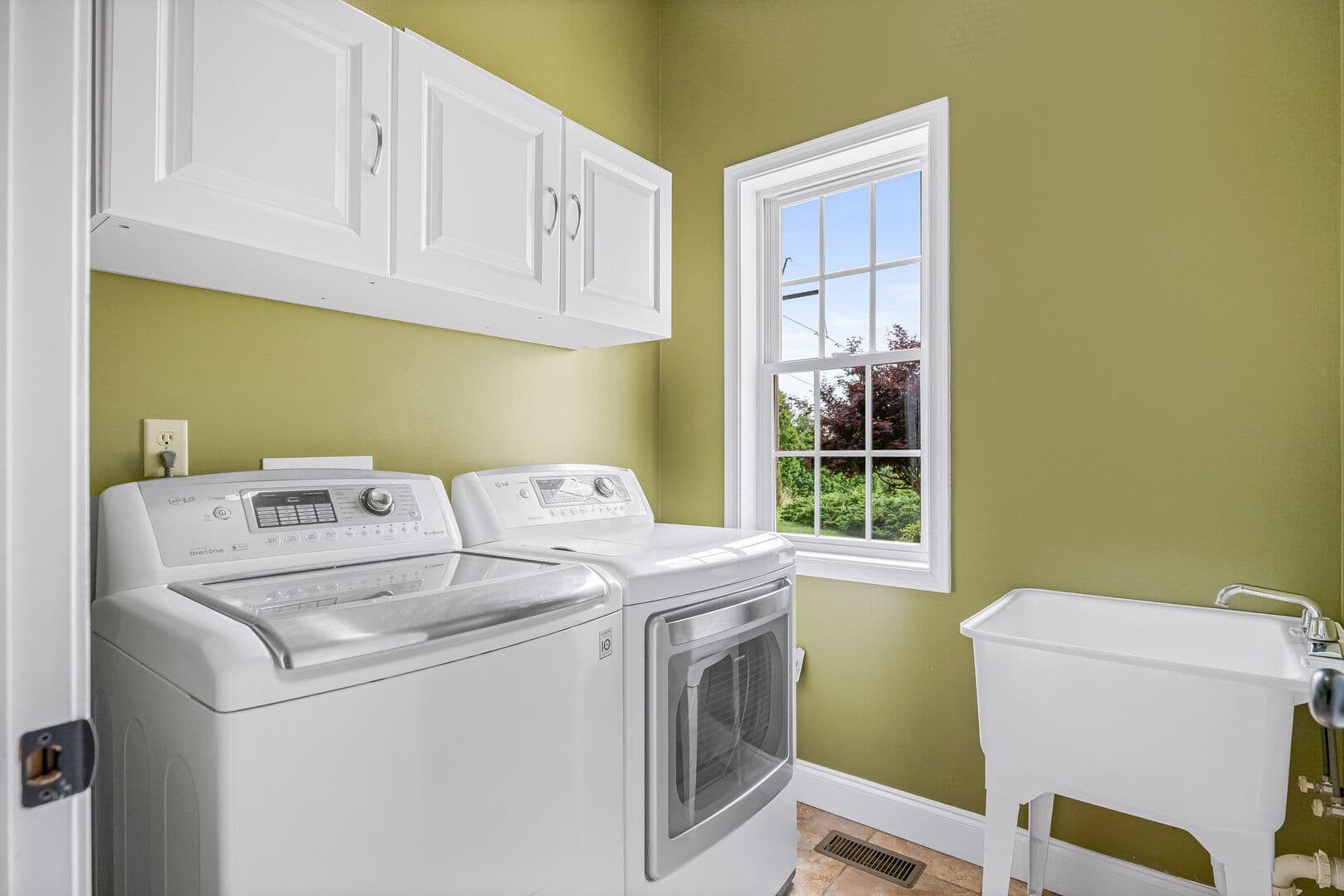 Nader Manor - Image 16