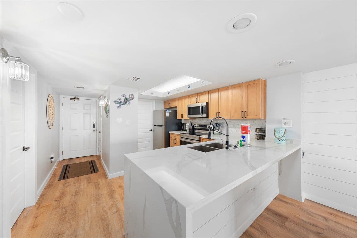 Ocean Vista Towers - Image 8