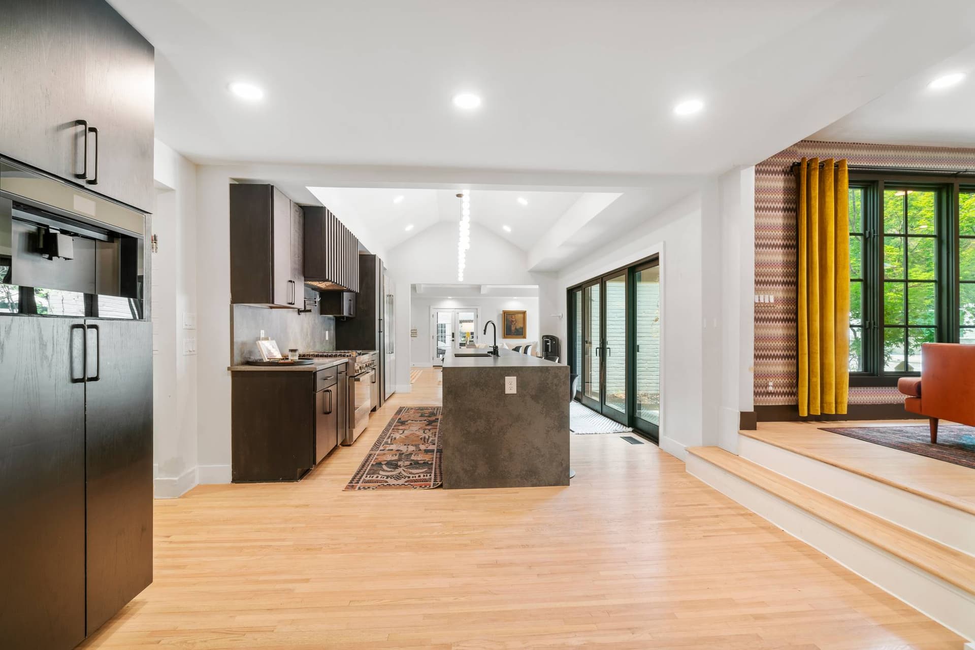 Nashville Entertainer - Image 32