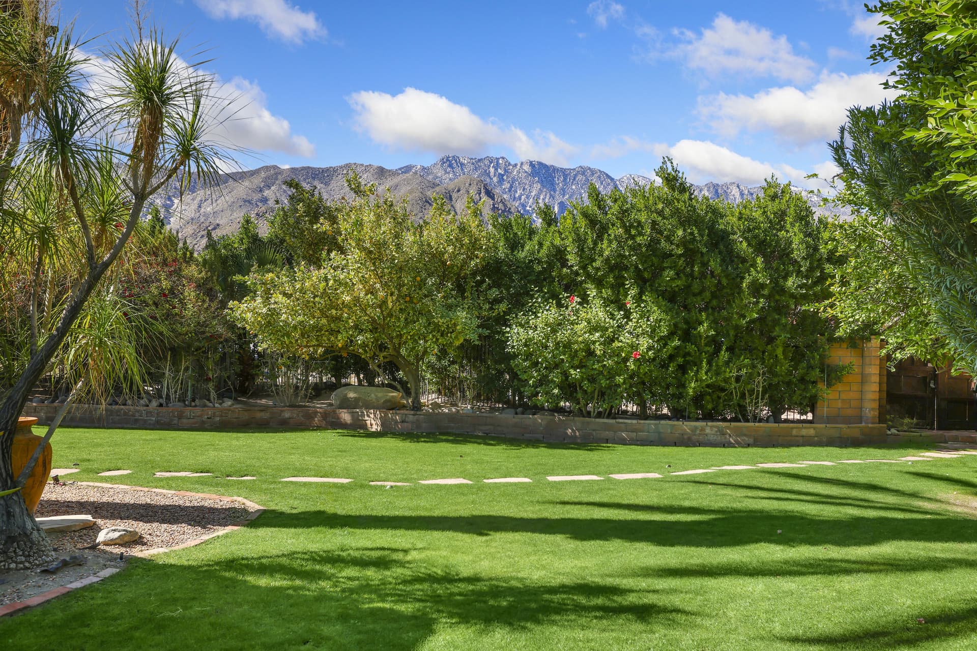 Historic Palm Springs Home - Image 22