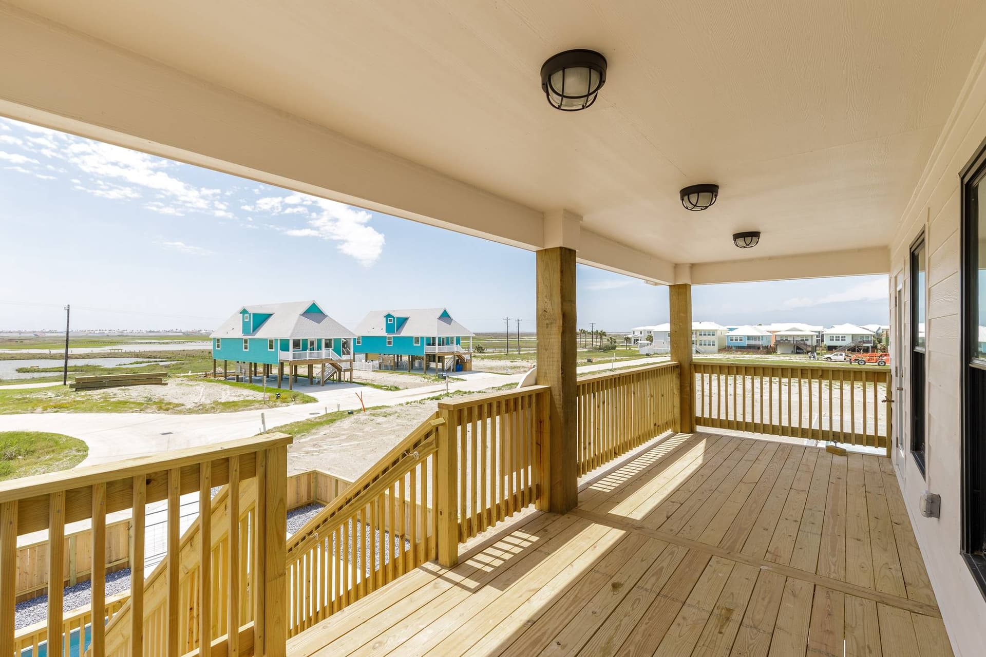 Skiff House - Image 32