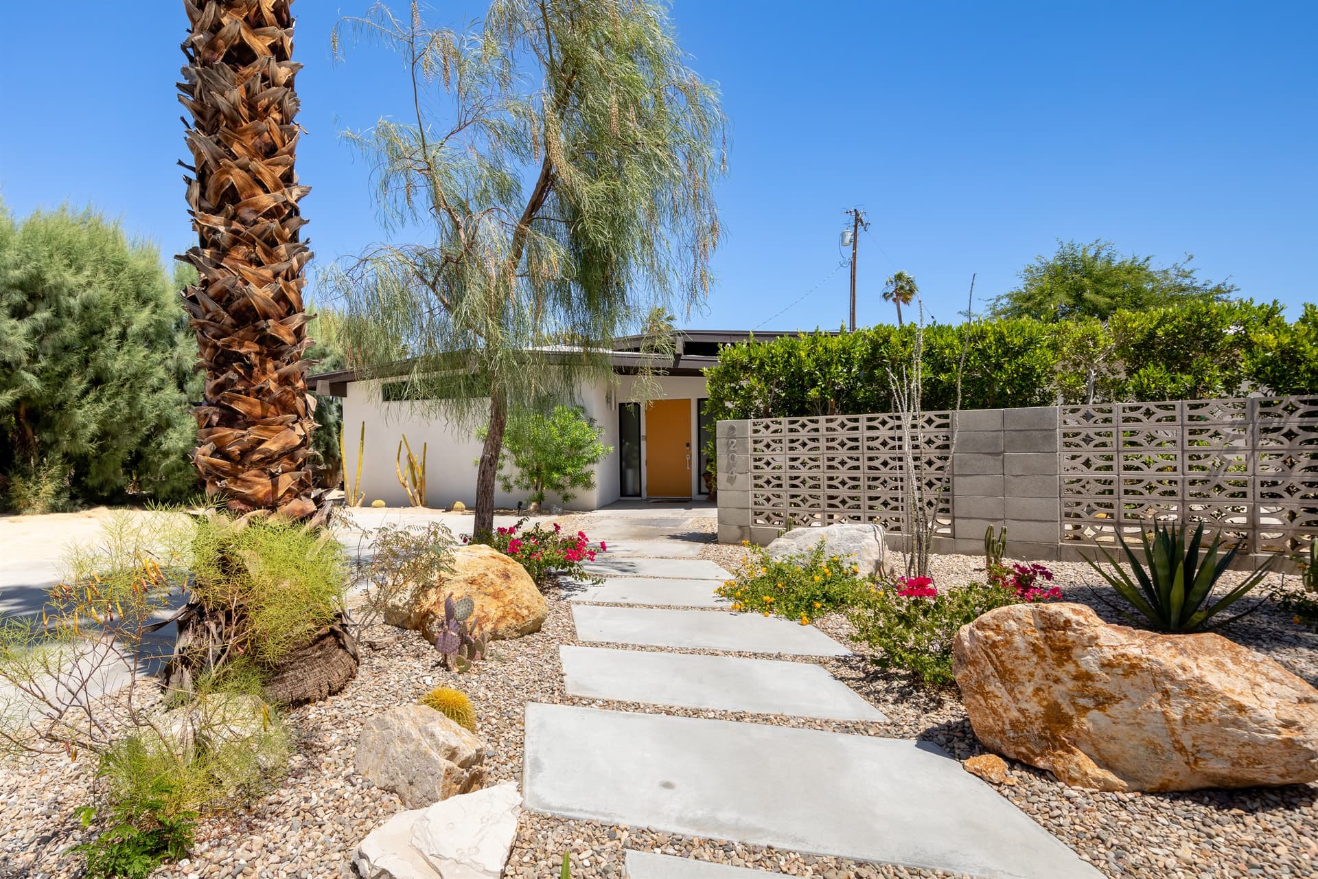 Hugh Kaptur’s Palm Springs Getaway - Image 44